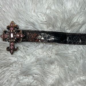 Vero pitone Leather Belt with Beautiful Jewel encrusted Belt Buckle